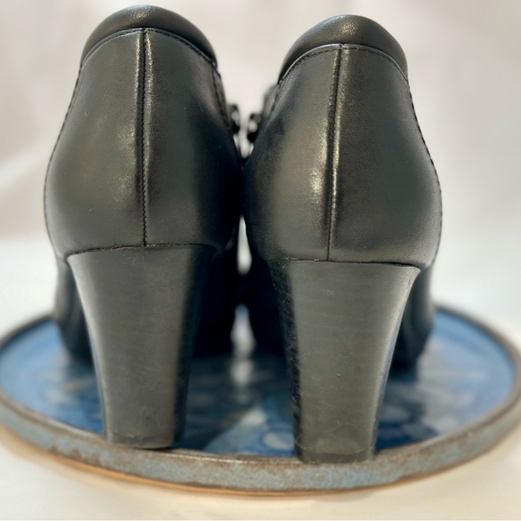 Clarks Women’s Heeled Booties Sz 7.5 - BLACK - Picture 9 of 15